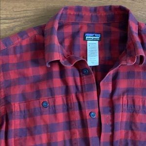 Patagonia Men’s Medium Plaid Button down shirt